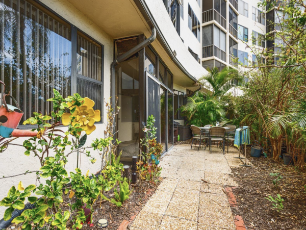 Beautiful Two Bedroom Vacation Rental Condo in Siesta Key